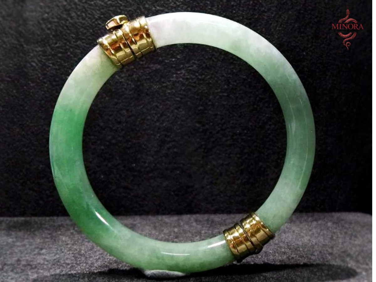 nên đeo vòng cẩm thạch tay nào