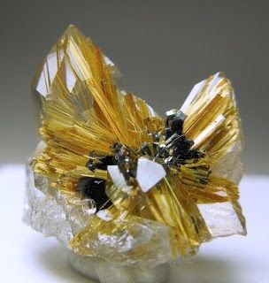 đá thạch anh tóc